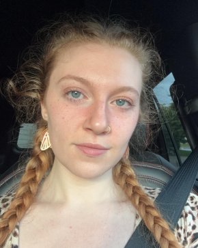 Je suis une jeune femme à la recherche d’une relation sérieuse et stable 