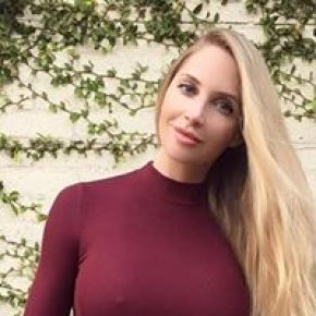 Femme très simple avec un grand coeur 