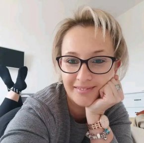 Je suis célibataire, je suis ici pour une relation sérieuse à long terme.  
