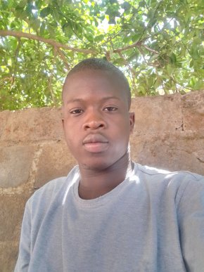 Jeune aimable doux attentionné prêt a satisfait les dames matures 