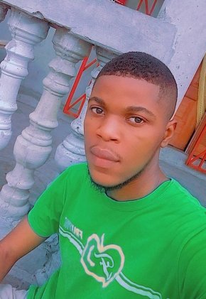 Etudiant en systè informatique et géni logiciel je suis prêt a commercer une relation cincere