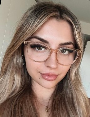 Je suis une femme sincère, attentionné, fidèle, patiente mais a la fois très rapide en amour