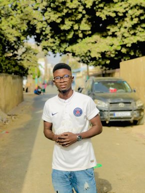 Cherche une relation amical ou amoureuse avec beaucoup de joie de vivre trouvé de nouvelles connaiss