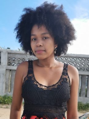 Jesouhaitefaireunerencontres je suis de Madagascar sympa gentille drôle aime voyage cuisine télé