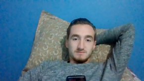 je suis gentil rigolo sympa aime bien m'amuser