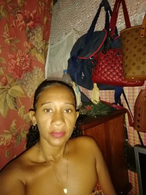 Je suis une femme simple et je suis calme 