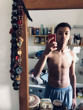 Etudiant 20ans, plan cul sur Paris, se déplace uniquement (07 61 60 57 03)
