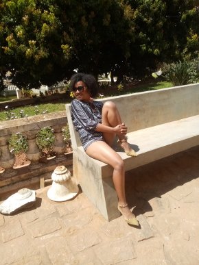 Femme célibataire cherche un homme sérieux pour la relation durable 