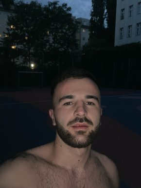 Il y a pas une française pour moi ici ou c'est comment ???