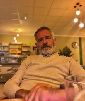 Langfristige Beziehung mit einer Frau über 50.