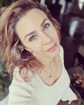 Pleine de vie, optimiste, joyeuse, tendre et passionnée, je prends soin de moi en ayant une bonne hy