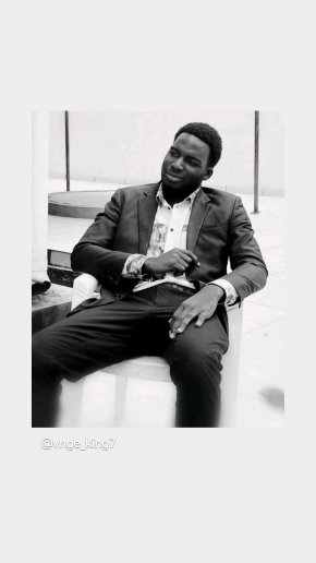 Jeune Homme Dynamique Cherche Sugar Mummy Élégante pour Relation Discrète