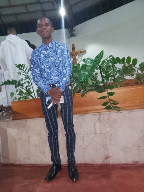 Je cherche une petite fils âgé de 23 ans et Gentil 