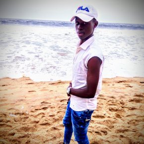 Je suis un homme simple qui aime s'éloigner des problème alors voici mon numéro WhatsApp +2250774001